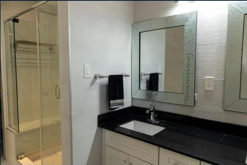 Finest Accommodation Riches Manor 1 Gladstone Drive Apt A2 Kgn 6 New Kgn Kingston Exterior foto