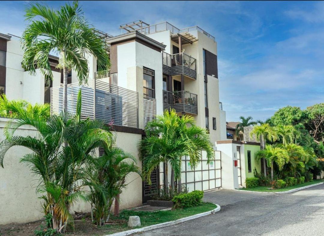 Finest Accommodation Riches Manor 1 Gladstone Drive Apt A2 Kgn 6 New Kgn Kingston Exterior foto